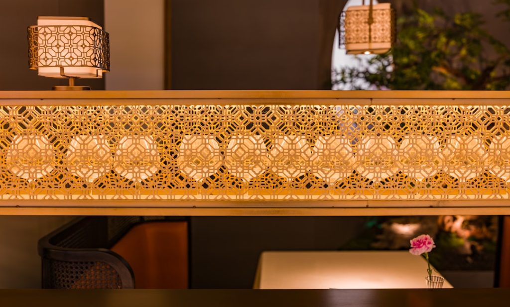 Photo wooden table lamp